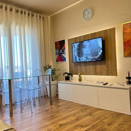 Nemis Apartments In The Centre Of Tirana Four Free Parking 外观 照片
