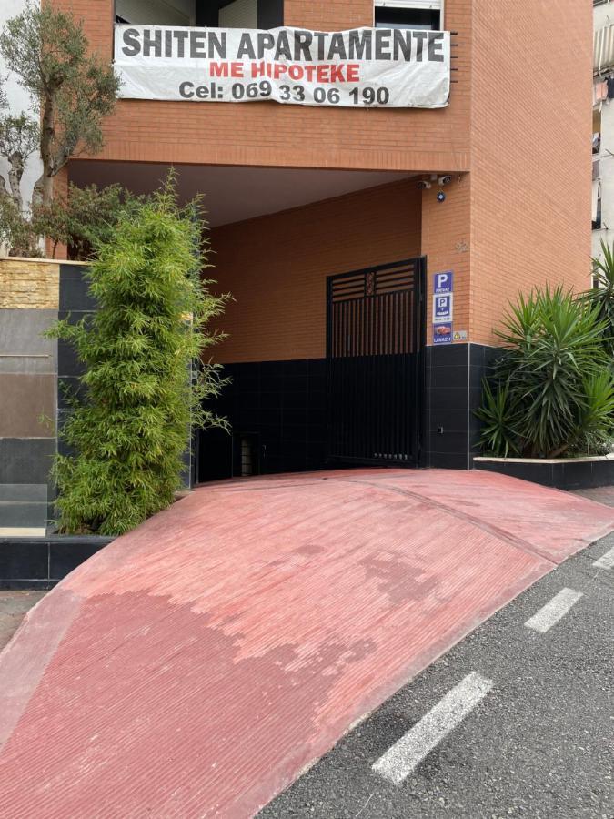 Nemis Apartments In The Centre Of Tirana Four Free Parking 外观 照片