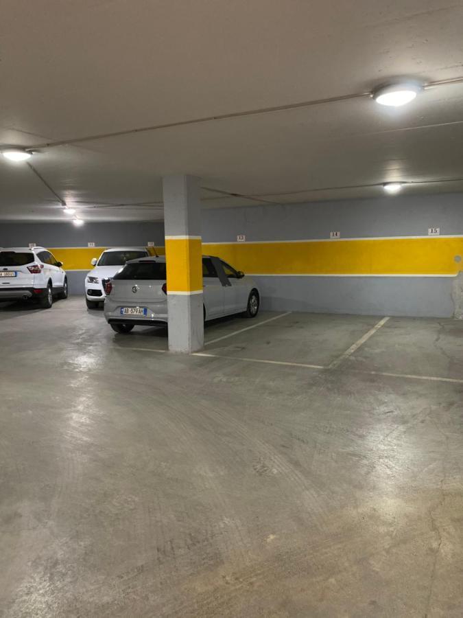 Nemis Apartments In The Centre Of Tirana Four Free Parking 外观 照片