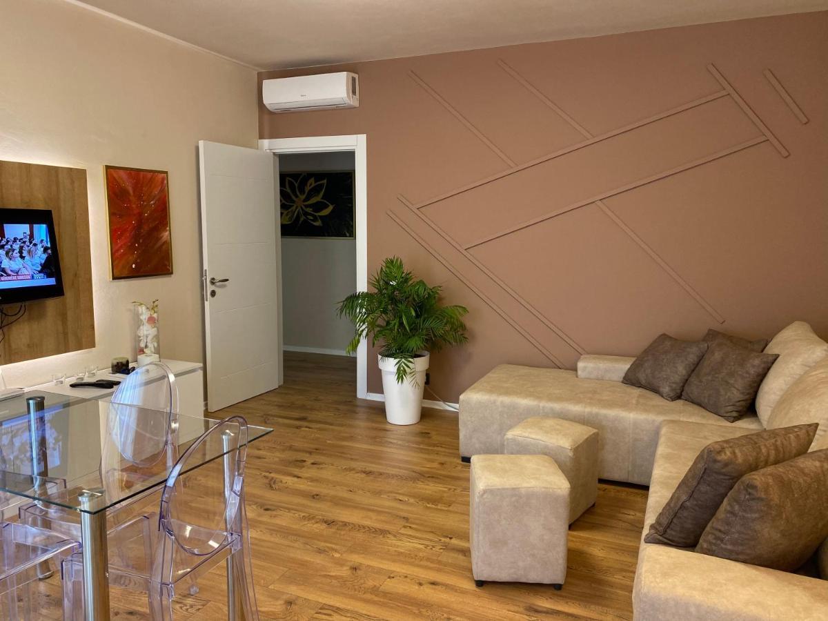 Nemis Apartments In The Centre Of Tirana Four Free Parking 外观 照片