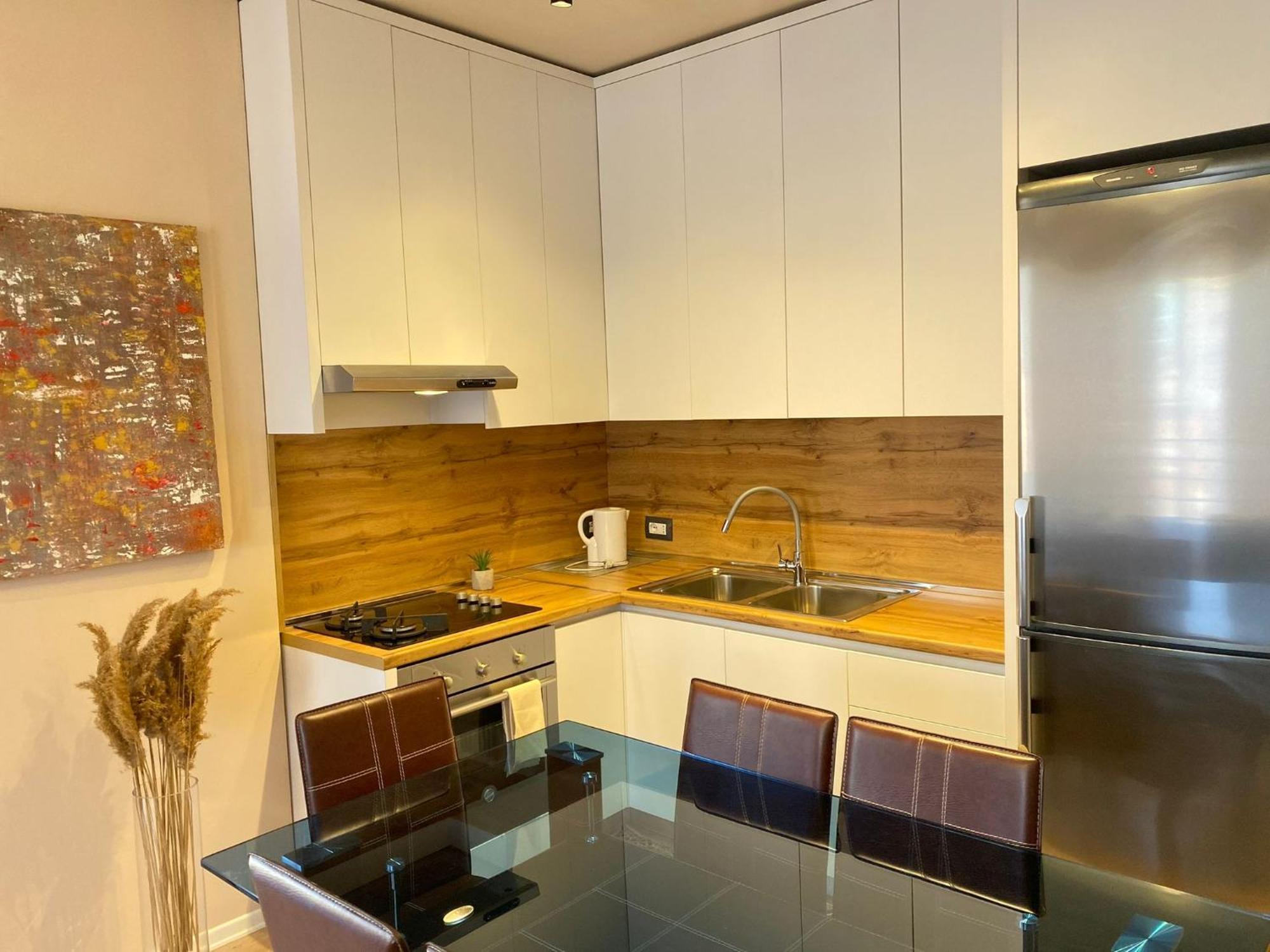 Nemis Apartments In The Centre Of Tirana Four Free Parking 外观 照片