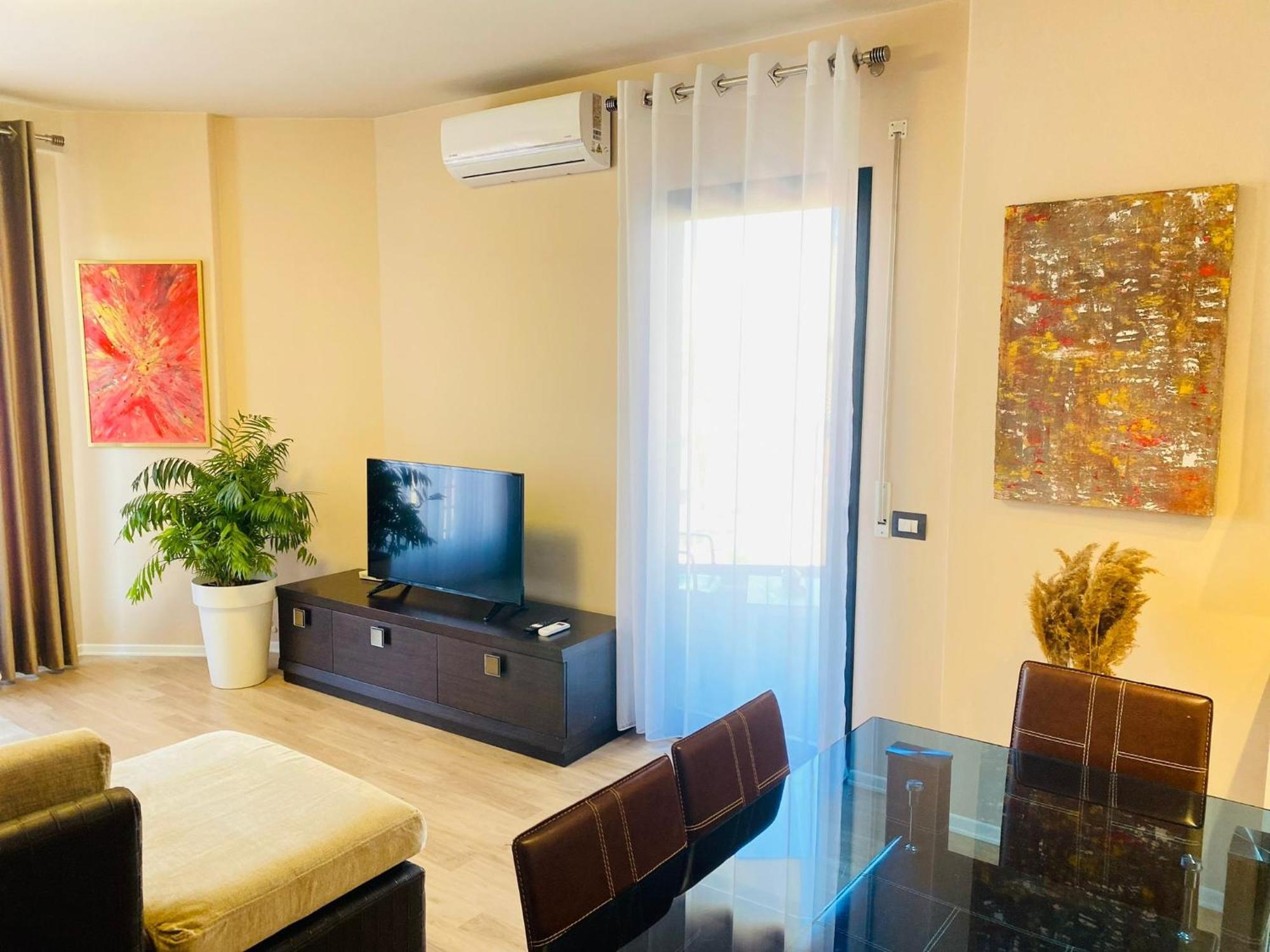 Nemis Apartments In The Centre Of Tirana Four Free Parking 外观 照片