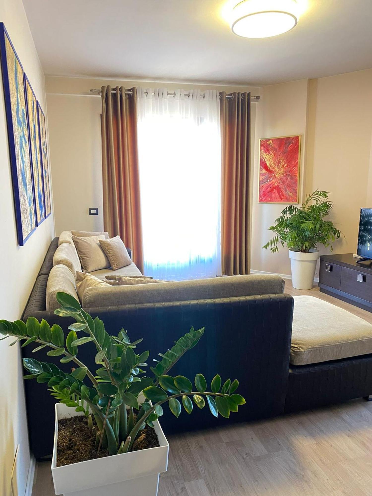 Nemis Apartments In The Centre Of Tirana Four Free Parking 外观 照片