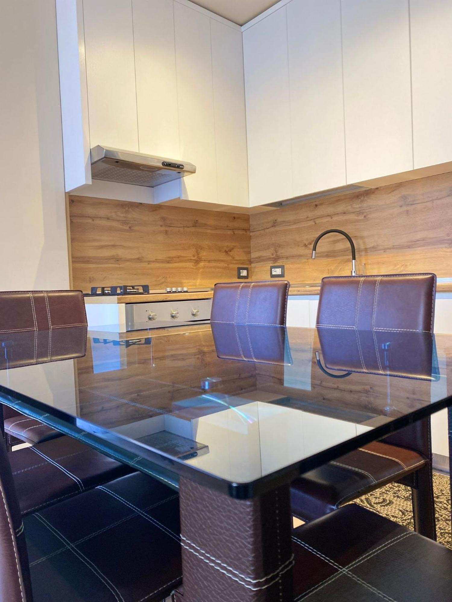 Nemis Apartments In The Centre Of Tirana Four Free Parking 外观 照片