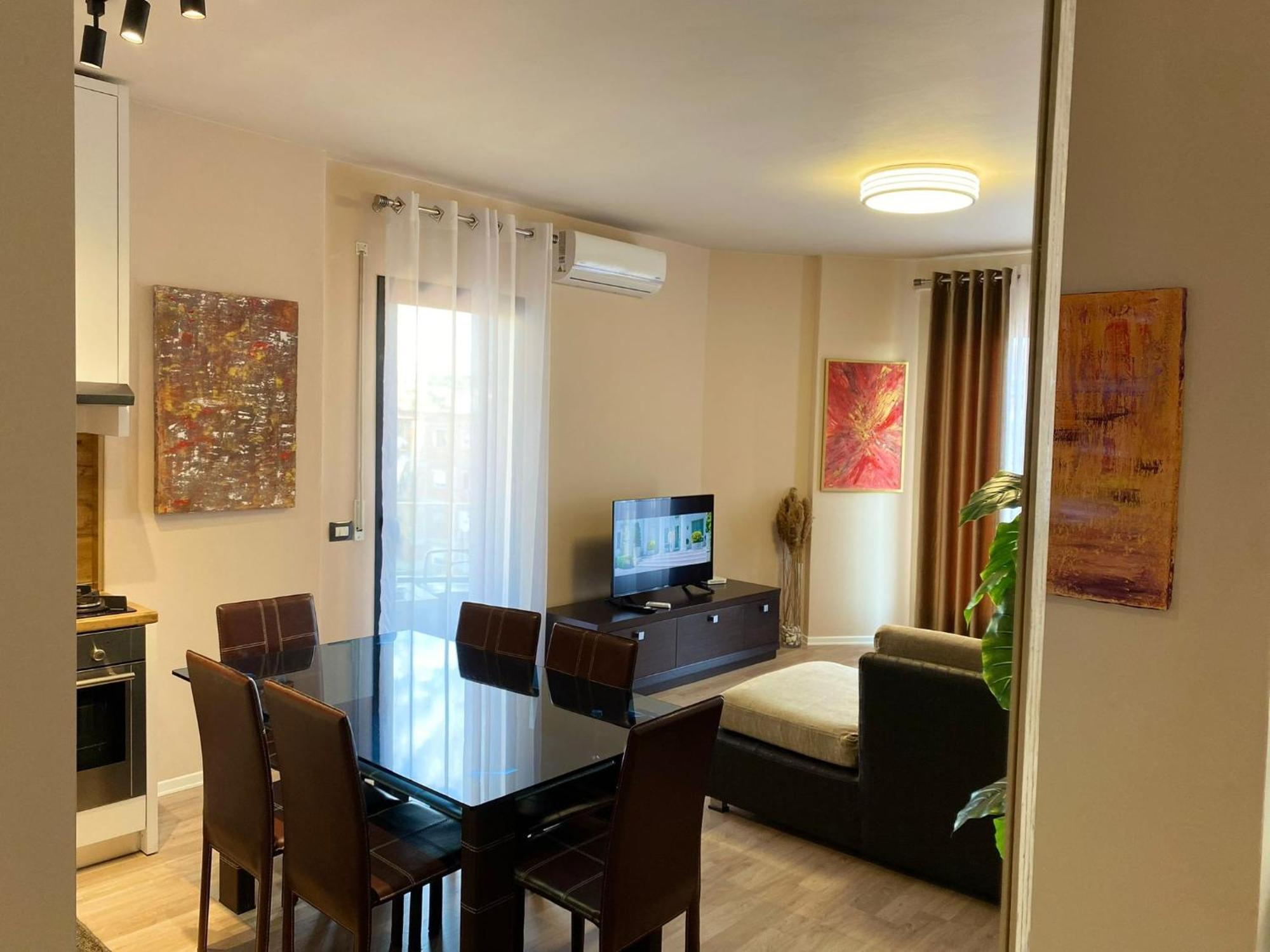 Nemis Apartments In The Centre Of Tirana Four Free Parking 外观 照片