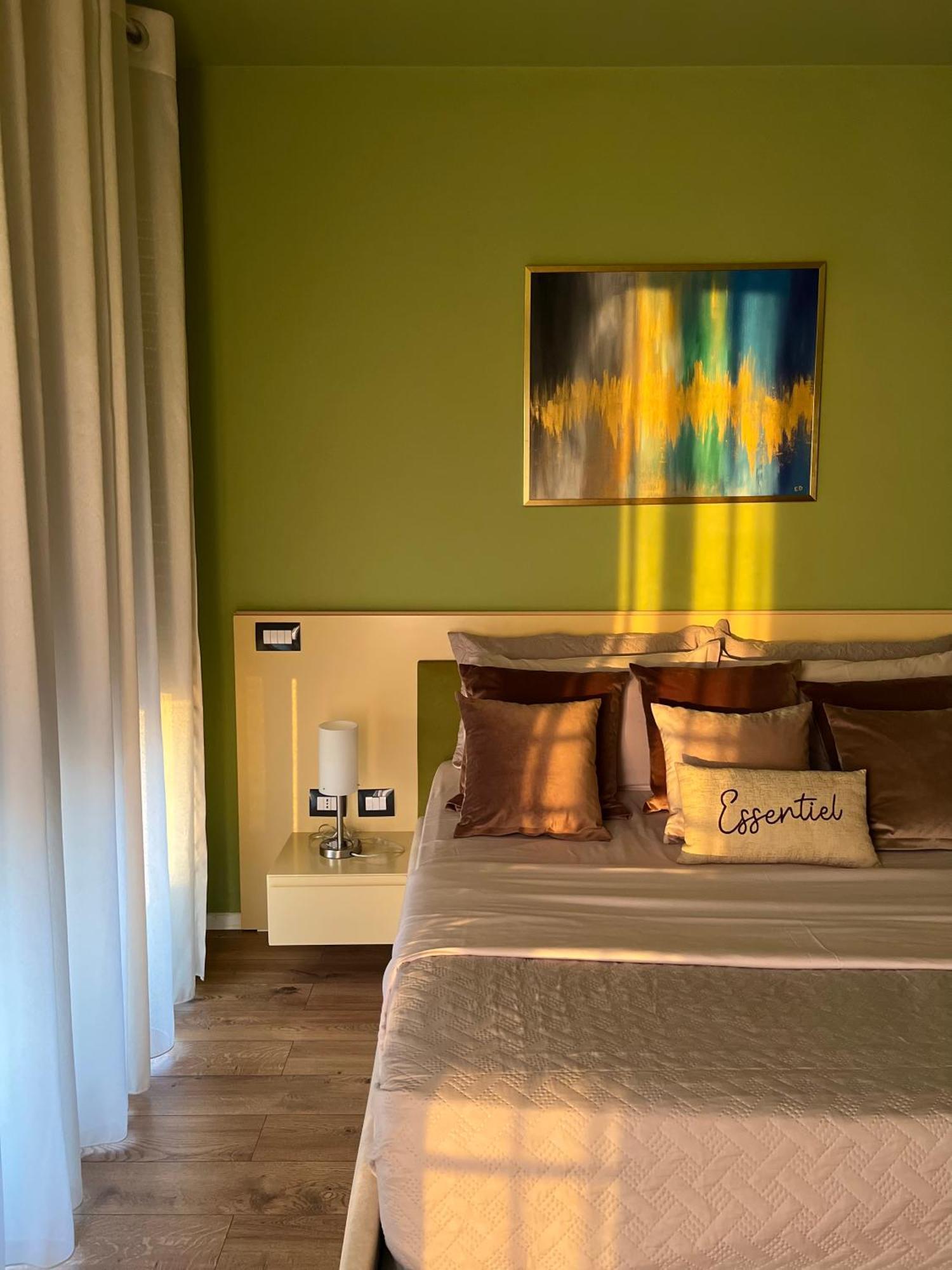 Nemis Apartments In The Centre Of Tirana Four Free Parking 外观 照片