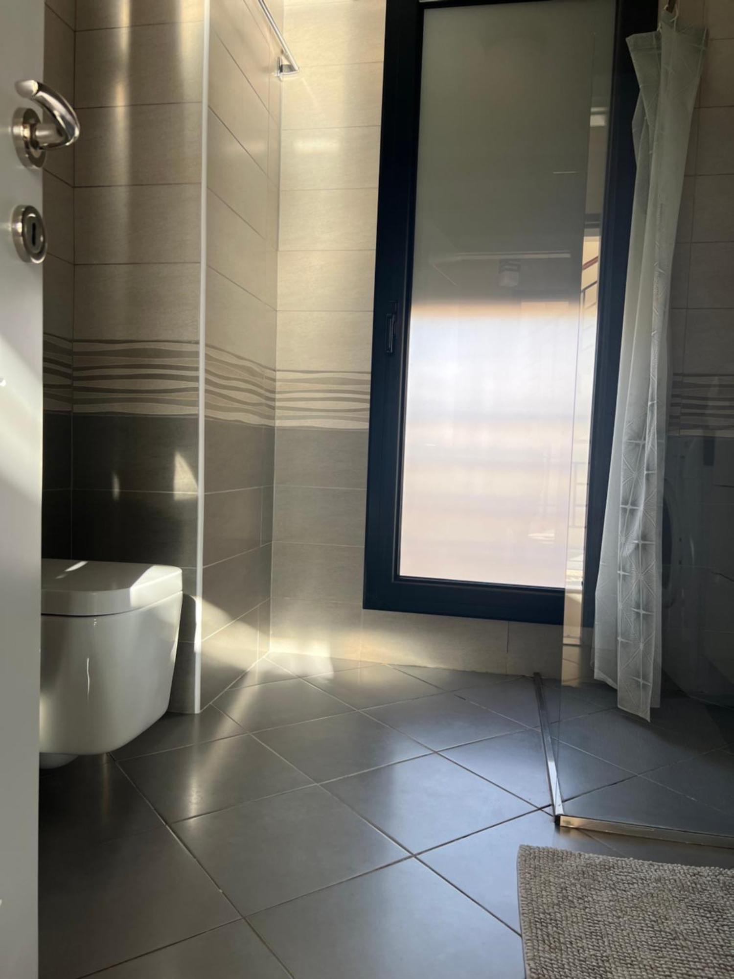 Nemis Apartments In The Centre Of Tirana Four Free Parking 外观 照片